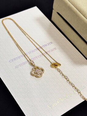 Van Cleef & Arpels Gold Clover PendantNecklace with Pave Diamonds